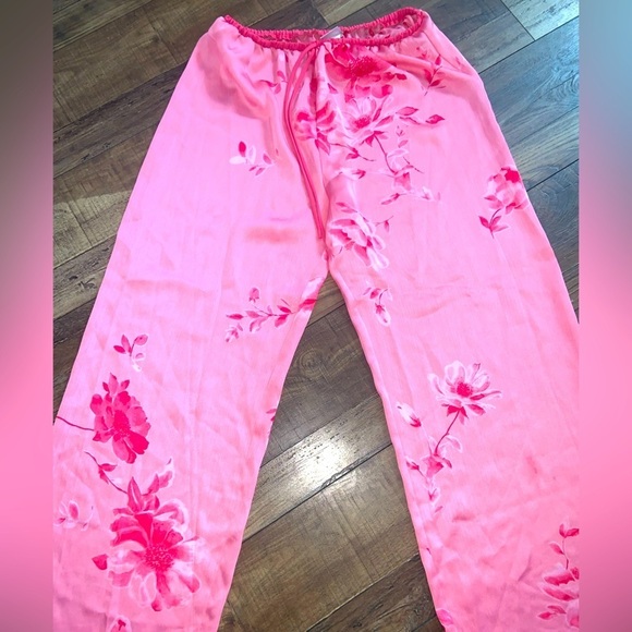 Natori Pants - Y2K pink floral Natori pants Xs $140 boho vintage spring classic satin boho